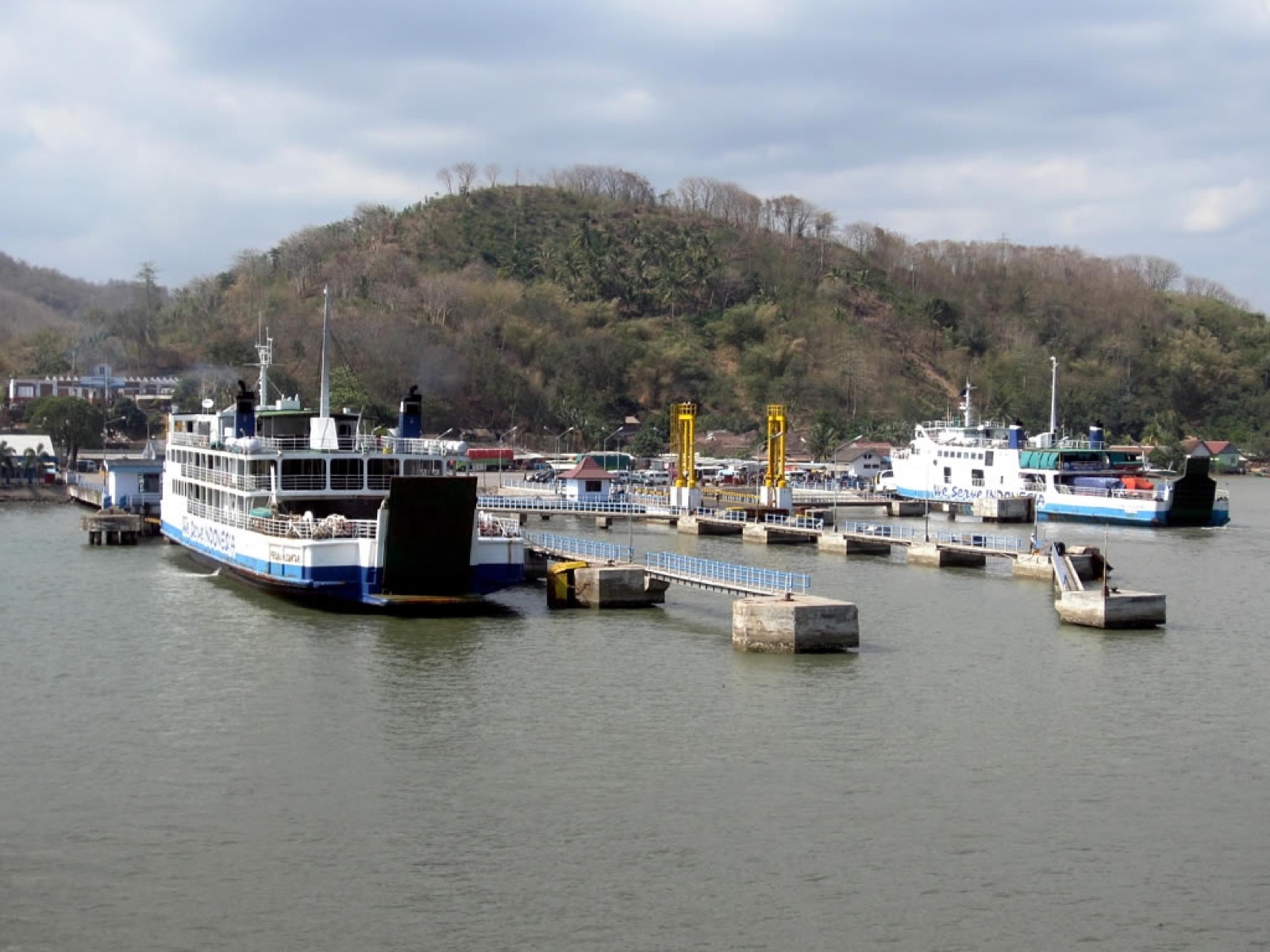 Lembar 公共フェリー港